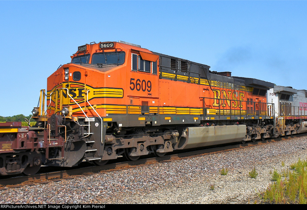 BNSF 5609 Pusher